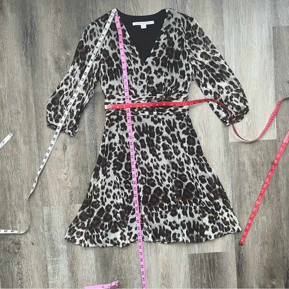 Diane Von Furstenberg leopard print v- neck silk dress - Picture 9 of 15